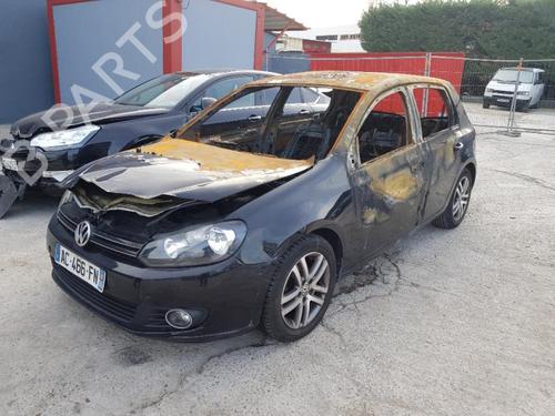 Windscreen washer tank VW GOLF VI (5K1) 2.0 TDI | BP22591023C113 
