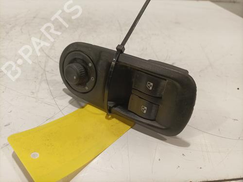 Interrupteur de vitre avant gauche RENAULT MASTER II Van (FD) 2.2 dCI 90 (FD0G, FD0N, FD2G, FD2N, FD3G, FD3N) (90 hp) 30646324