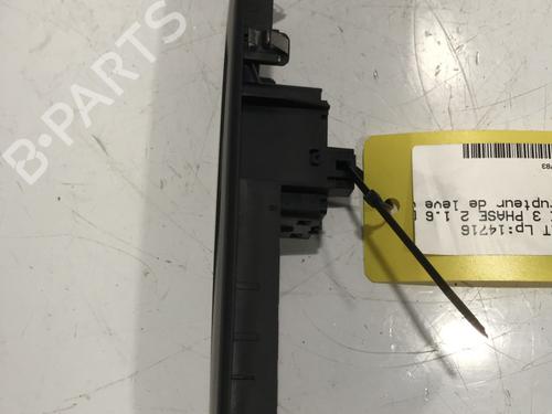 Used Right front window switch Right front window switch RENAULT MEGANE III Hatchback (BZ0/1_, B3_) 1.6 dCi (BZ00, BZ12, BZ13) (130 hp) 26713428 26713428