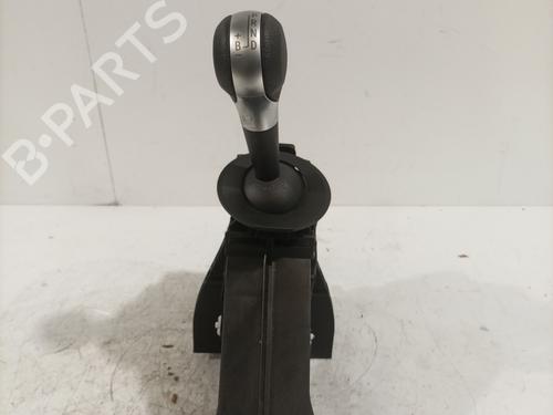 Used Gear lever RENAULT TWINGO III (BCM_, BCA_) Z.E: (BCA1) (82 hp) 27607582