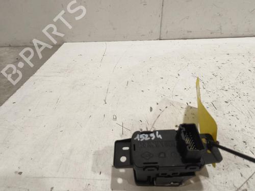 switch-renault-megane-iv-hatchback-b9amn_-2015-36650800 main image