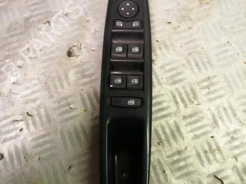 Used Left front window switch Left front window switch RENAULT MEGANE III Grandtour (KZ0/1) 1.5 dCi (86 hp) 22575735 22575735