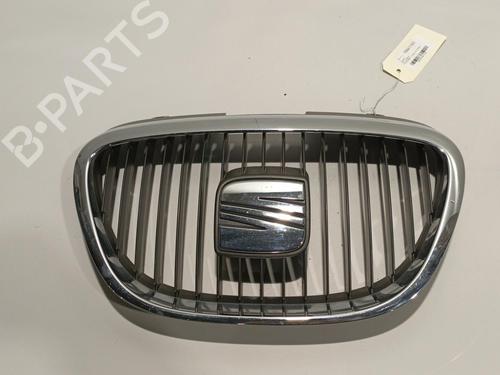 Used Grille SEAT ALTEA (5P1) 1.9 TDI (105 hp) 22580095