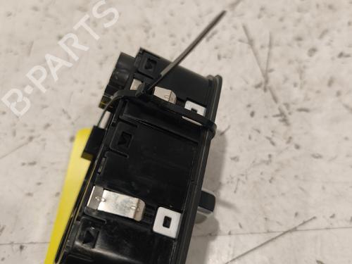 headlight-switch-audi-q2-gab-gag-2016-36556227 main image