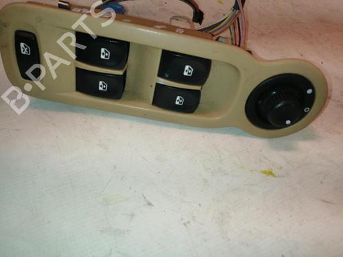 Used Left front window switch Left front window switch RENAULT MODUS / GRAND MODUS (F/JP0_) 1.6 (JP03, JP0B, JP0U, JP0Y, JP1G) (112 hp) 22575648 22575648