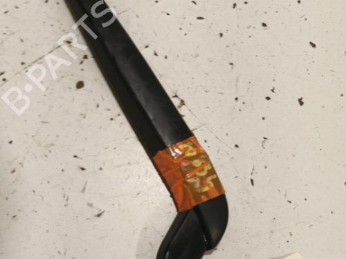 Used Front windshield wiper arm LAND ROVER RANGE ROVER SPORT I (L320) 3.6 D 4x4 (272 hp) 22576585