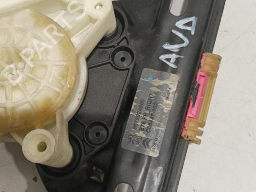 Used Front right window mechanism Front right window mechanism CITROËN C4 Picasso II 1.6 HDi / BlueHDi 115 (115 hp) 22582711 22582711