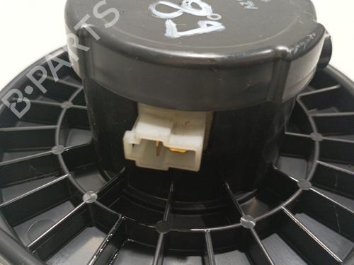 Used Heater blower motor Heater blower motor SUZUKI GRAND VITARA I (FT, HT) 2.0 HDI 110 16V 4x4 (SQ420D, TD83V, JA420WD) (109 hp) 22575187 22575187