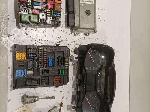 Used Electronic module CITROËN C3 / C3 ORIGIN III (SX) 1.2 PureTech 82 (83 hp) 22577636