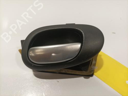 Used Front right interior door handle PEUGEOT 206 CC (2D) 1.6 16V (2DNFUF, 2DNFUR) (109 hp) 22569313