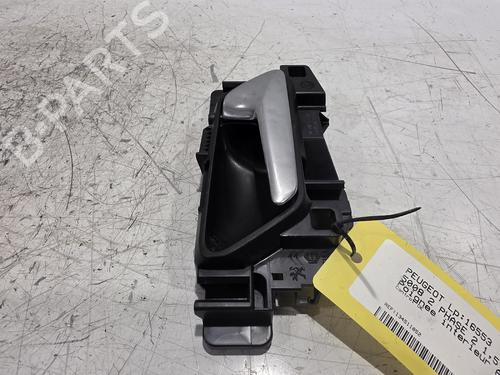 Used Front right interior door handle Front right interior door handle PEUGEOT 5008 II (MC_, MJ_, MR_, M4_) 1.5 BlueHDi 130 (MCYHZJ, MCYHZR, MCYHZX) (131 hp) 40251595 40251595