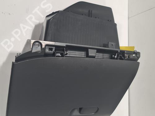 Used Glove box Glove box CITROËN C3 III (SX) 1.2 PureTech 82 (83 hp) 33437969 33437969