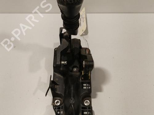 Used Gear lever NISSAN JUKE (F15) 1.2 DIG-T (115 hp) 22571147