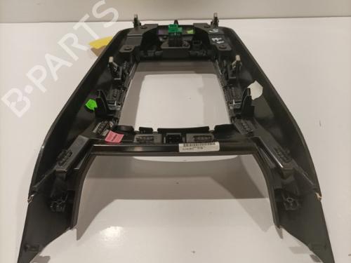 Used Middle console Middle console PEUGEOT 308 II (LB_, LP_, LW_, LH_, L3_) 2.0 BlueHDi 150 (150 hp) 22569266 22569266