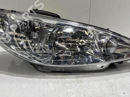 Używane Lampa przednia prawa PEUGEOT 206 Hatchback (2A/C) 1.4 HDi eco 70 (68 hp) 29710361