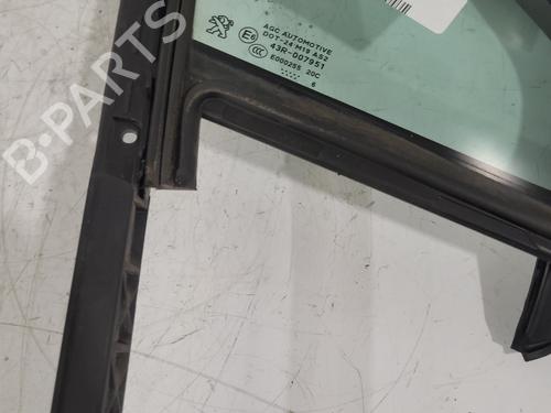 Front right quarter glass PEUGEOT 208 I (CA_, CC_) 1.6 HDi / BlueHDi 75 | BP30101487C112