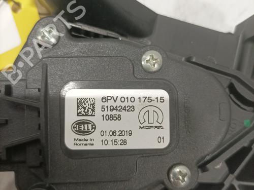 pedal-jeep-renegade-suv-bu-b1-bv-2014-27407021 main image