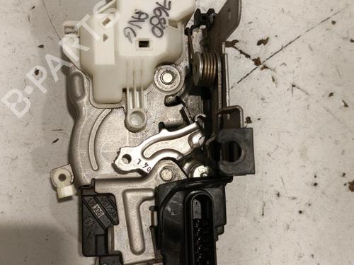 front-left-lock-volvo-v40-hatchback-525-d2-31440391-2012-2013-2014-2015-2016-2017-2018-2019-22576687 main image