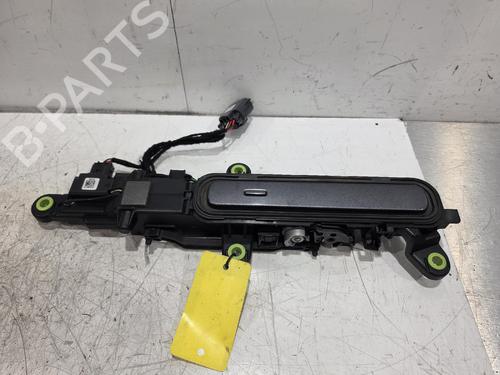 Used Rear right exterior door handle Rear right exterior door handle LAND ROVER RANGE ROVER EVOQUE (L551) 1.5 P300e Hybrid 4x4 (309 hp) 40251578 40251578