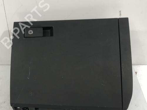 Used Glove box Glove box VW CADDY V Box Body/MPV (SBA, SBH) 2.0 TDi (122 hp) 28153942 28153942