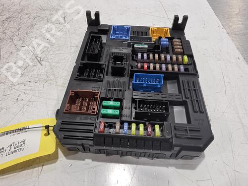 Used Fuse box Fuse box PEUGEOT 5008 II (MC_, MJ_, MR_, M4_) 1.5 BlueHDi 130 (MCYHZJ, MCYHZR, MCYHZX) (131 hp) 40251618 40251618