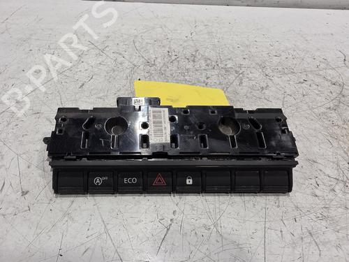 Used Warning switch Warning switch RENAULT CLIO V (B7_) 1.5 Blue dCi 85 (B7AG) (86 hp) 39527712 39527712