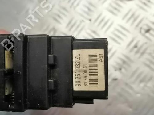 Used Switch PEUGEOT 206 Hatchback (2A/C) 1.4 i (75 hp) 22590341