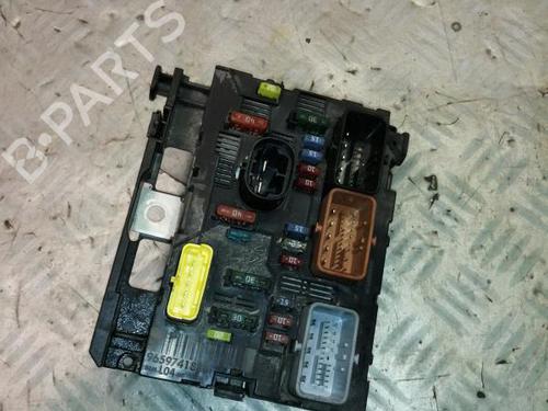 Used Fuse box PEUGEOT 307 CC (3B) 2.0 HDi 135 (136 hp) 26296984