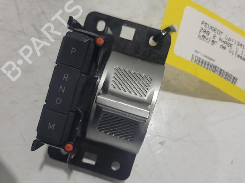 Used Gear lever PEUGEOT 208 II (UB_, UP_, UW_, UJ_) 1.2 PureTech 100 (101 hp) 31114355