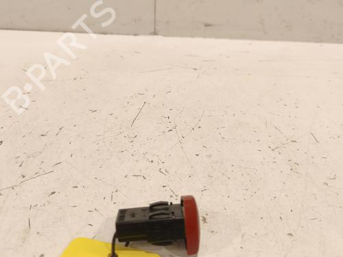 Used Warning switch Warning switch RENAULT MASTER II Platform/Chassis (ED/HD/UD) 2.5 dCi 120 (ED0M, ED0U, ED0W, ED4M, ED8M, ED8W, HD0M,... (115 hp) 35924471 35924471
