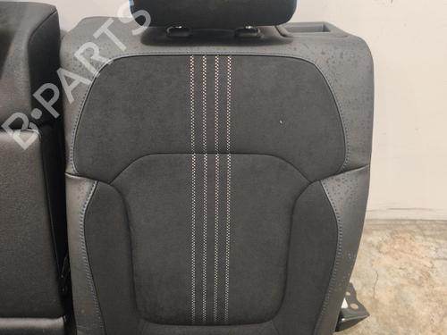rear-seat-renault-megane-iv-hatchback-b9amn_-2015-37993945 main image