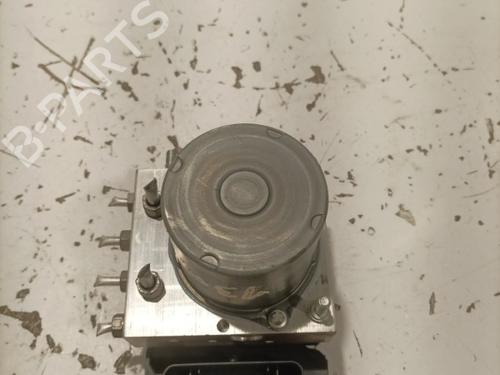 Used ABS pump RENAULT CLIO V (B7_) 1.5 Blue dCi 115 (B7AD) (116 hp) 22573368