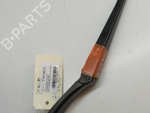Used Front windshield wiper arm VW GOLF PLUS V (5M1, 521) 2.0 TDI (140 hp) 22572163