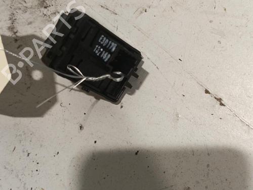 Used Right rear window switch Right rear window switch RENAULT MEGANE III Hatchback (BZ0/1_, B3_) 1.2 TCe (BZ2B, BZ11) (116 hp) 22586598 22586598