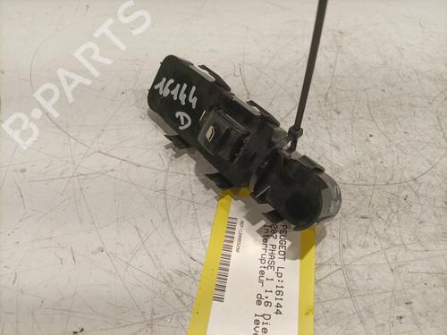 Used Right front window switch Right front window switch PEUGEOT 207 (WA_, WC_) 1.6 HDi (90 hp) 32347556 32347556