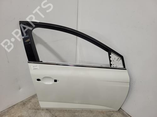 right-front-door-renault-megane-iv-hatchback-b9amn_-2015-36424105 main image