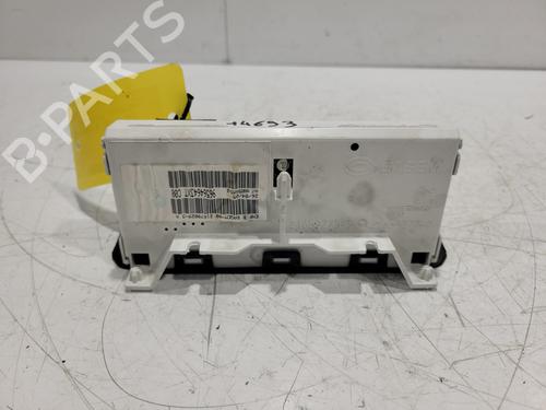 display-monitor-peugeot-206-cc-2d-2000-2001-2002-2003-2004-2005-2006-2007-2008-30753242 main image