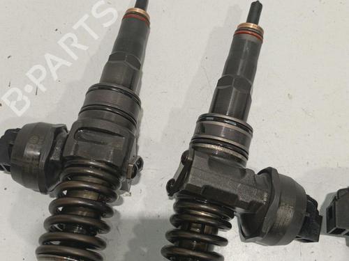 Used Injector Injector VW GOLF V (1K1) 1.9 TDI (90 hp) 22582335 22582335