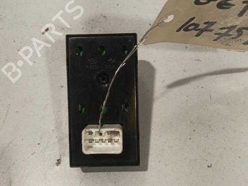 Interrupteur de vitre avant gauche HYUNDAI GETZ (TB) 1.3 i (82 hp) 22576977
