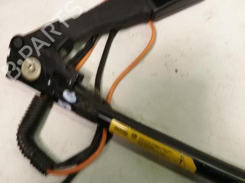Venstre foran beltestrammer OPEL ASTRA H (A04) 1.3 CDTI (L48) (90 hp) 22581233