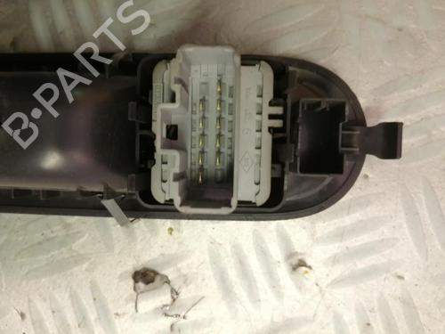 Interrupteur de vitre avant gauche RENAULT TWINGO II (CN0_) 1.5 dCi (CN0E) (64 hp) 29317336