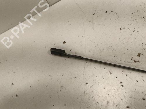 Used Front windshield wiper arm AUDI A3 Sportback (8VA, 8VF) 1.6 TDI (110 hp) 22571749