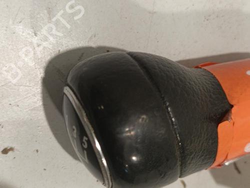 Used Shift knob Shift knob VW POLO IV (9N_, 9A_) 1.4 TDI (70 hp) 22570660 22570660