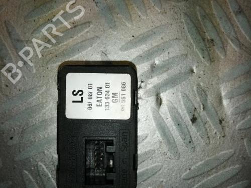Used Left front window switch OPEL ASTRA G Hatchback (T98) 2.0 DTI 16V (F08, F48) (101 hp) 22591657