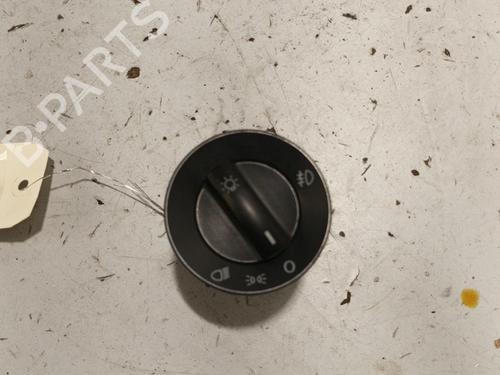 Used Headlight switch VW POLO (9N_, 9A_) 1.2 12V (64 hp) 22582384