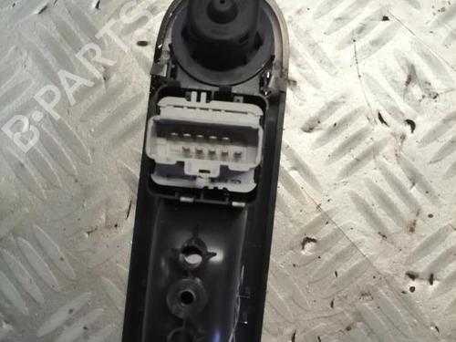 Used Left front window switch Left front window switch RENAULT TWINGO II (CN0_) 1.2 (CN0D) (58 hp) 22584175 22584175