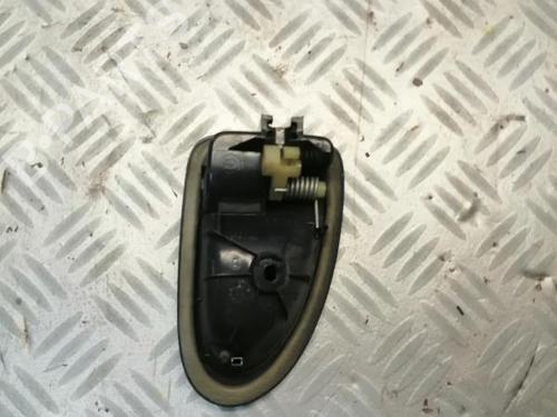 Højre bagtil invendig håndtag RENAULT CLIO II (BB_, CB_) 1.5 dCi (B/CB07) (65 hp) 22584537
