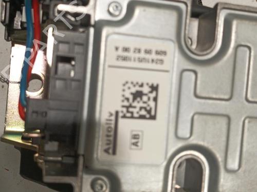 Venstre foran beltestrammer MERCEDES-BENZ E-CLASS (W211) E 220 CDI (211.008) (170 hp) 22586579