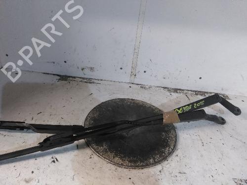 Used Front windshield wiper arm PEUGEOT 206 Hatchback (2A/C) 1.4 i (75 hp) 22567397