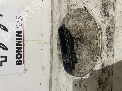 switch-renault-twingo-ii-cn0_-2007-34591058 main image